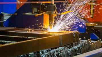 Cara Memilih Mesin Pemotong Laser Lembaran Logam yang Tepat 2025