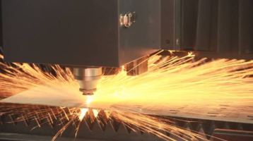Sistem Pemotongan Laser Berformat Besar dalam Manufaktur Modern: Keuntungan & Aplikasi