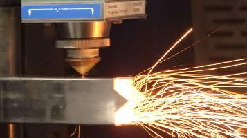 Seberapa Tebal Mesin Pemotong Laser Serat 15000 Watt Dapat Memotong