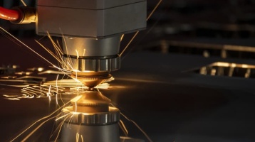 Pemotongan Laser Pelat Logam: Panduan Lengkap untuk Dasar-Dasarnya